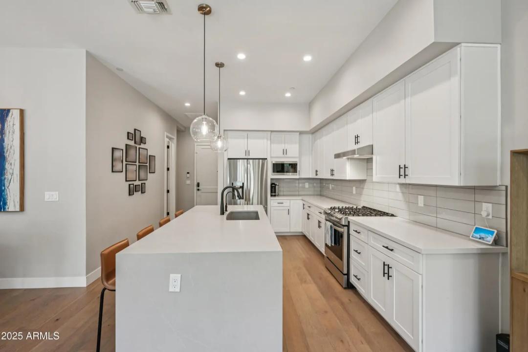 Real Estate Picture 9