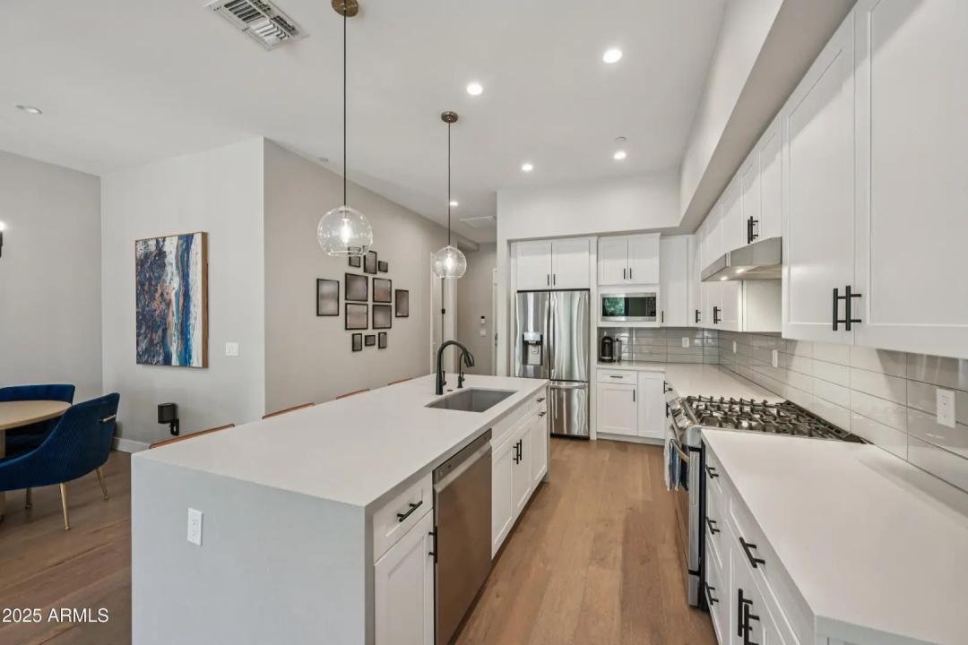 Real Estate Picture 10