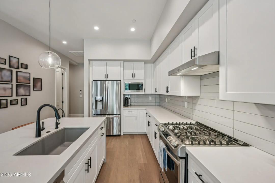 Real Estate Picture 11