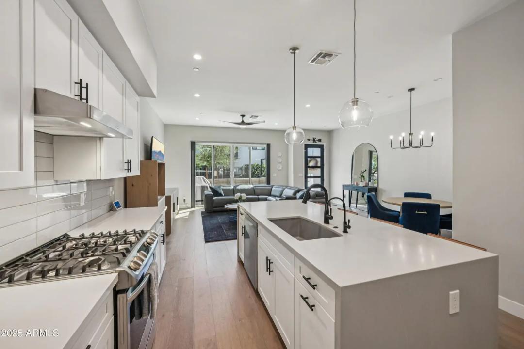 Real Estate Picture 8
