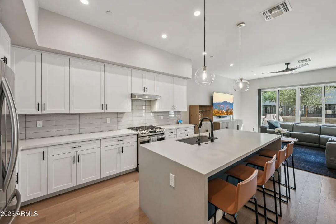 Real Estate Picture 12