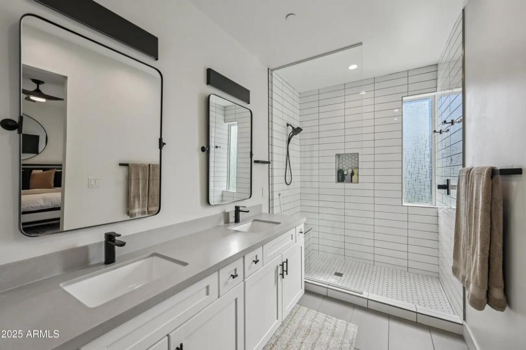 Real Estate Picture 5
