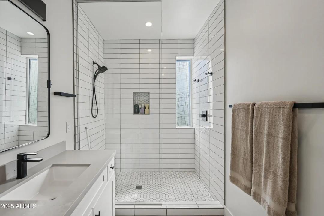 Real Estate Picture 22