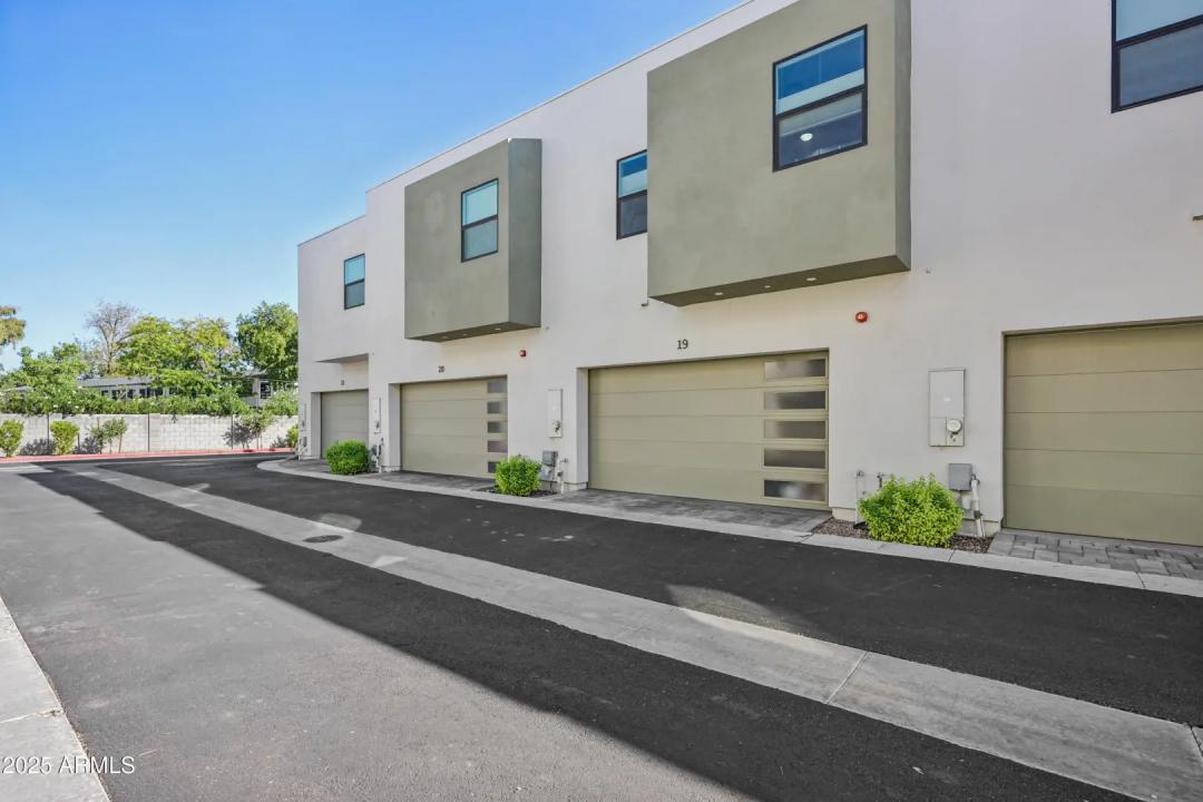 Real Estate Picture 33