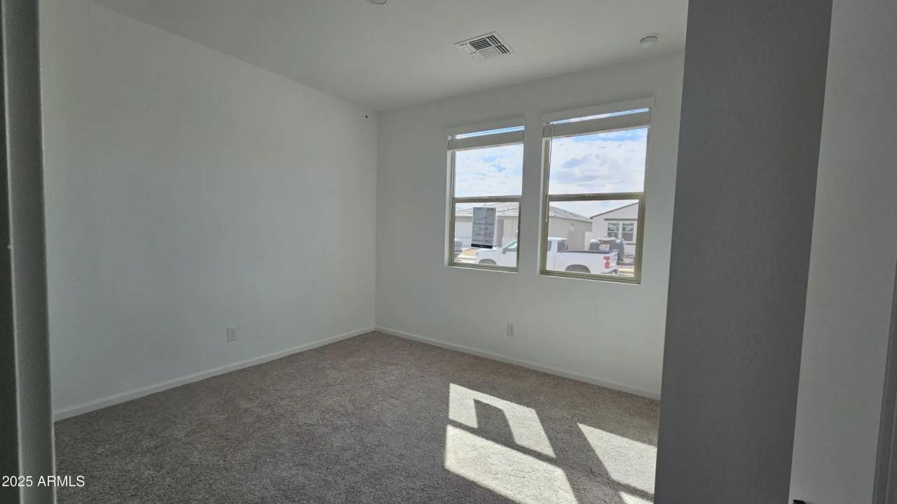 Real Estate Picture 4