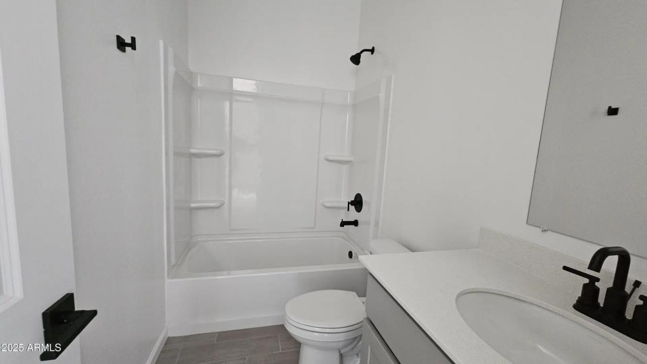 Real Estate Picture 5