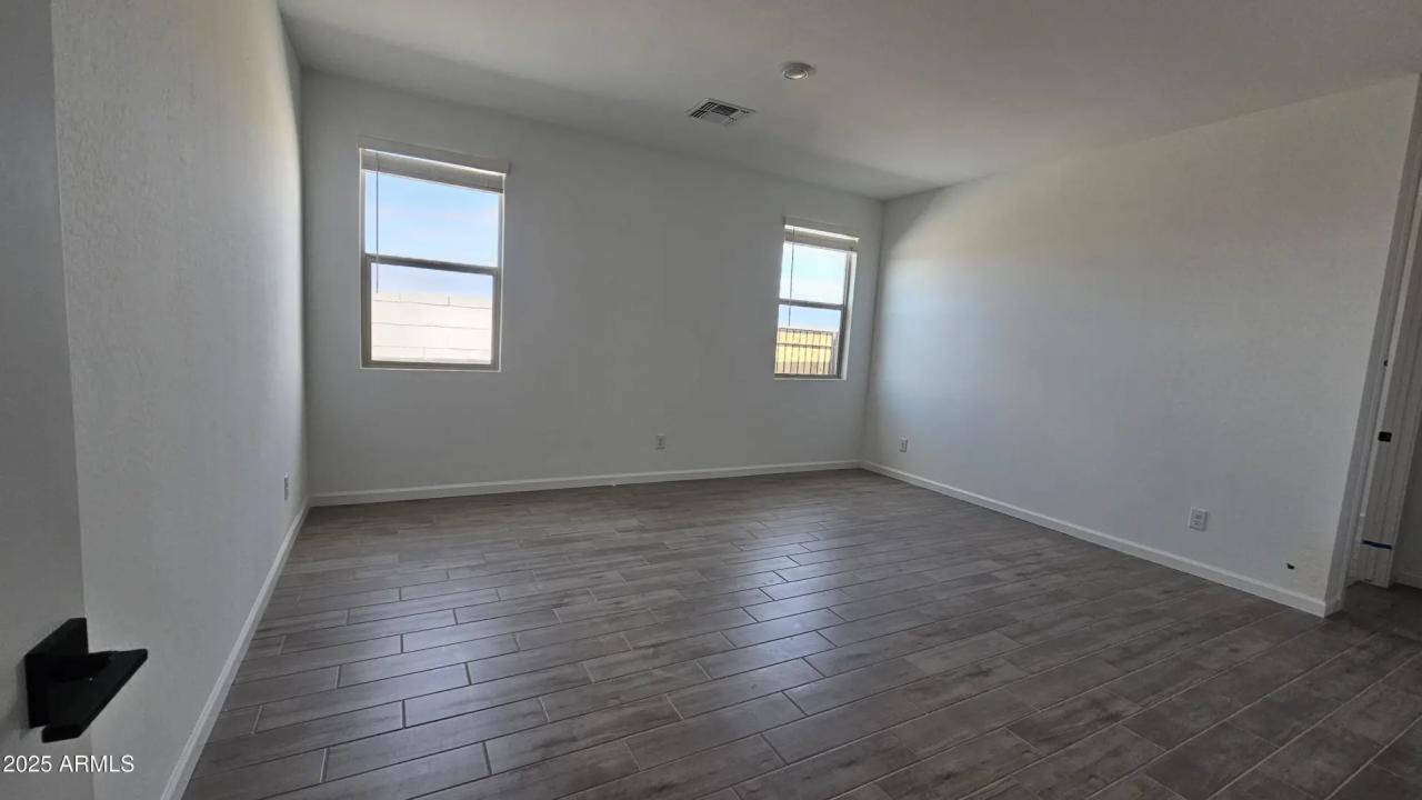 Real Estate Picture 8