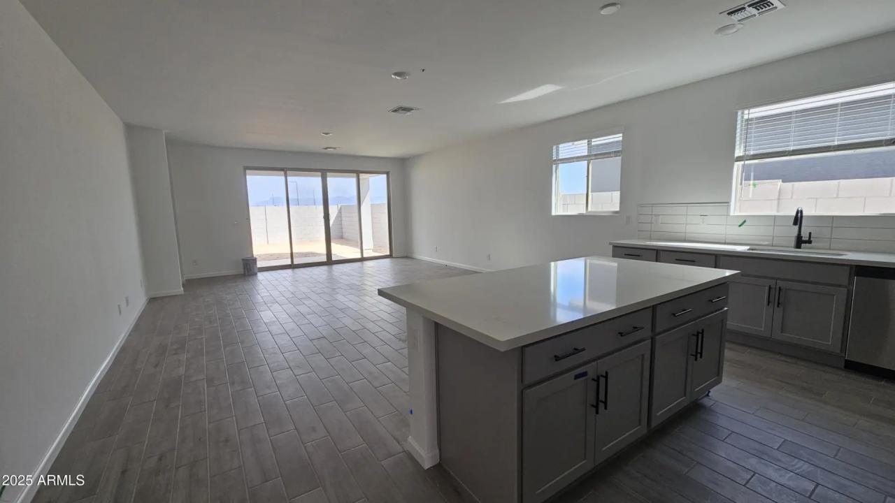 Real Estate Picture 11