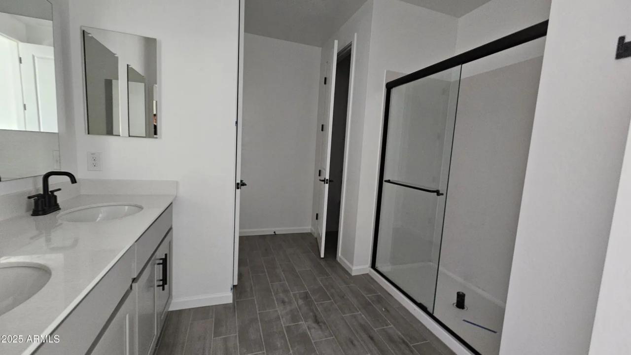 Real Estate Picture 14