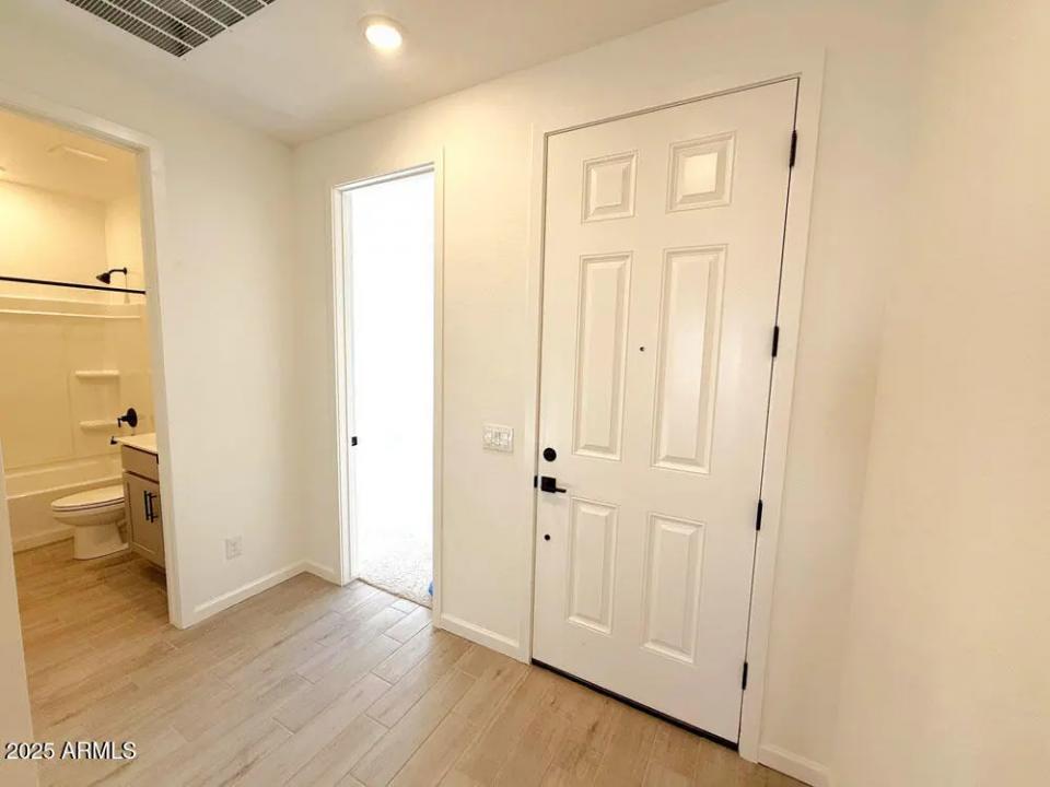 Real Estate Picture 7