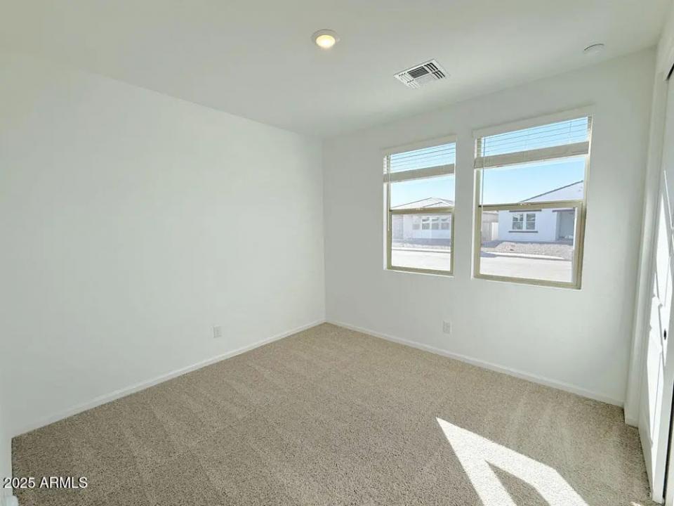 Real Estate Picture 8