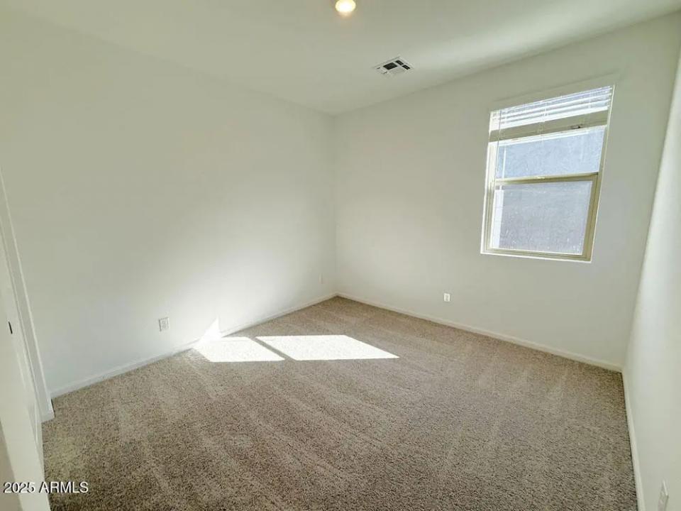 Real Estate Picture 11