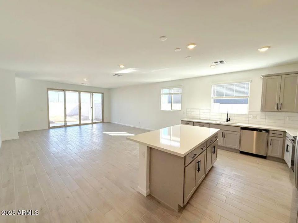 Real Estate Picture 13