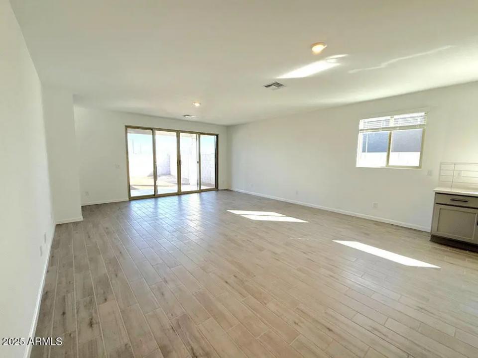 Real Estate Picture 16