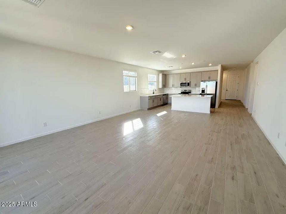 Real Estate Picture 17