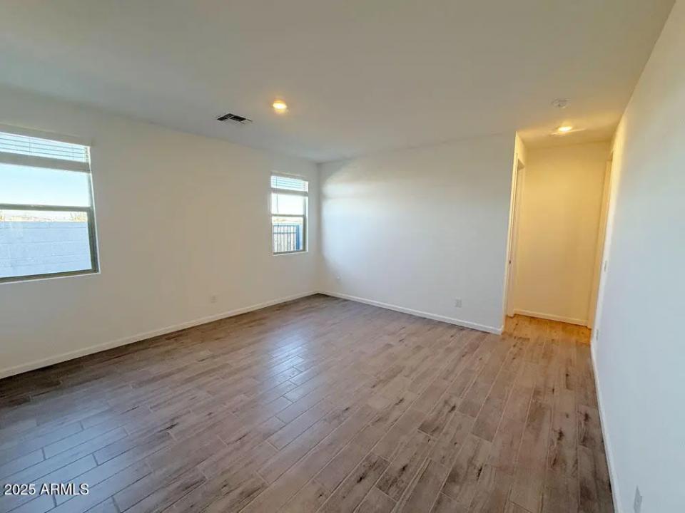 Real Estate Picture 22