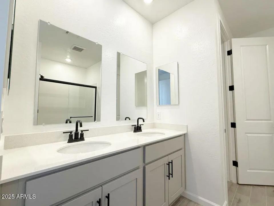 Real Estate Picture 27