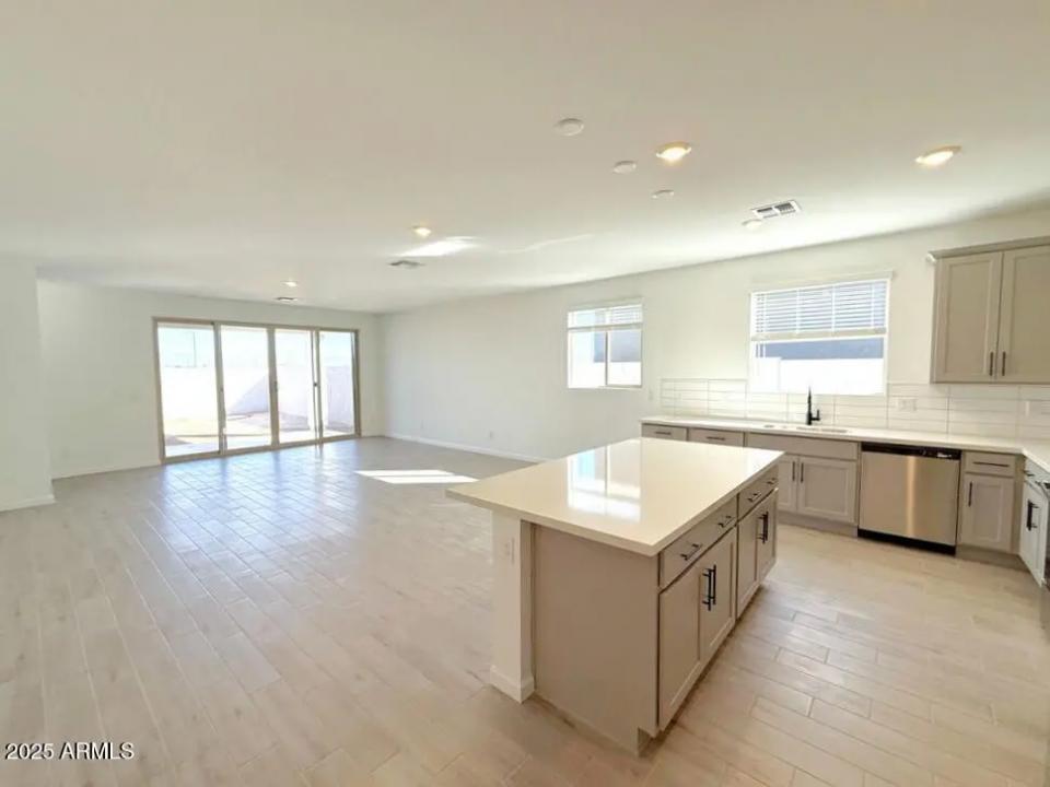 Real Estate Picture 40