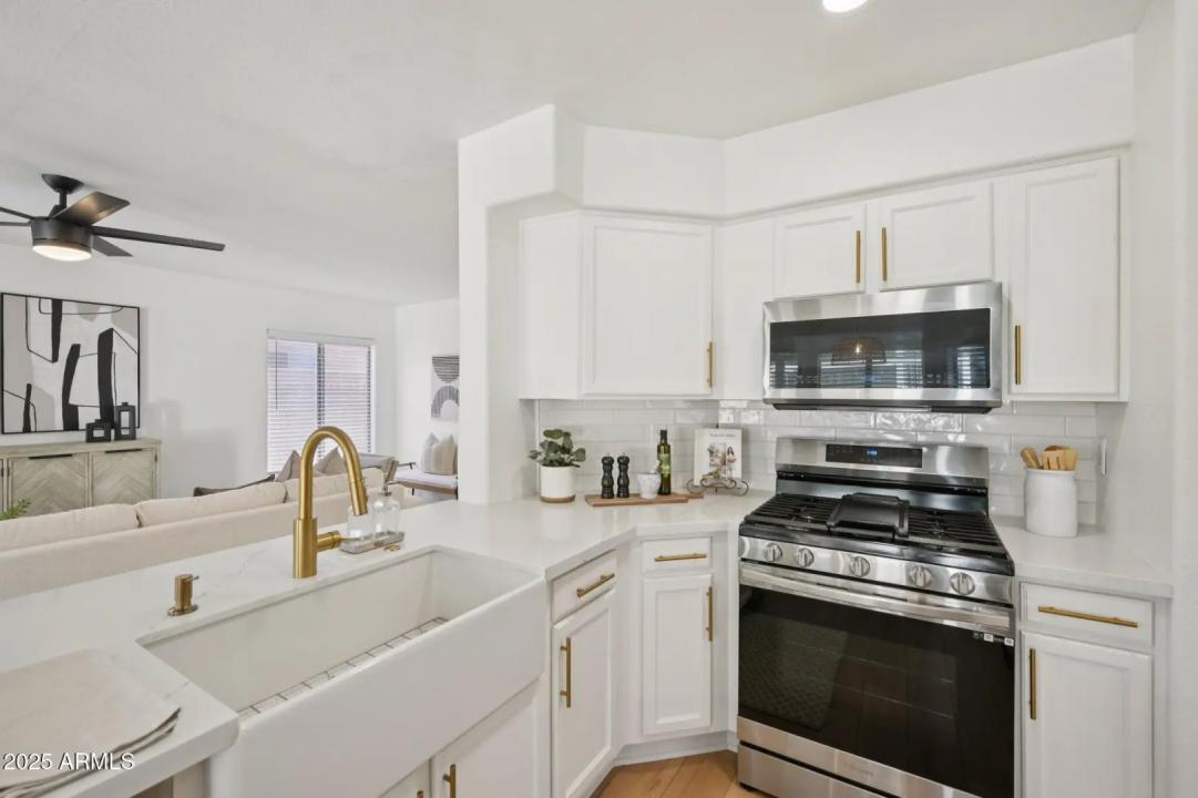 Real Estate Picture 12