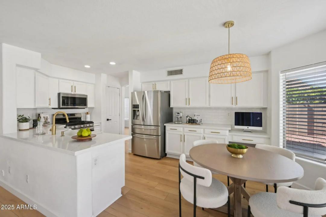 Real Estate Picture 8