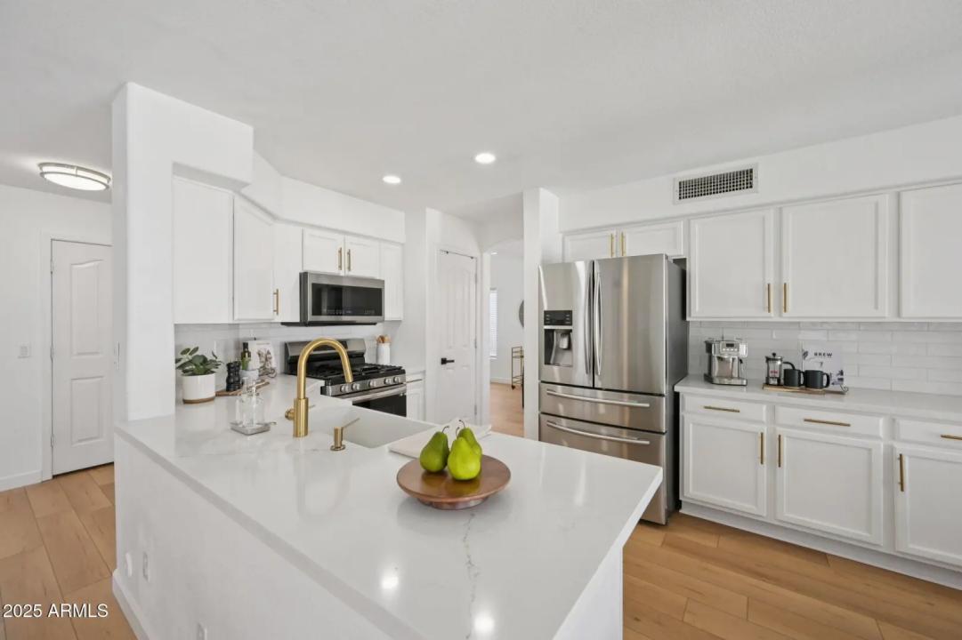 Real Estate Picture 7