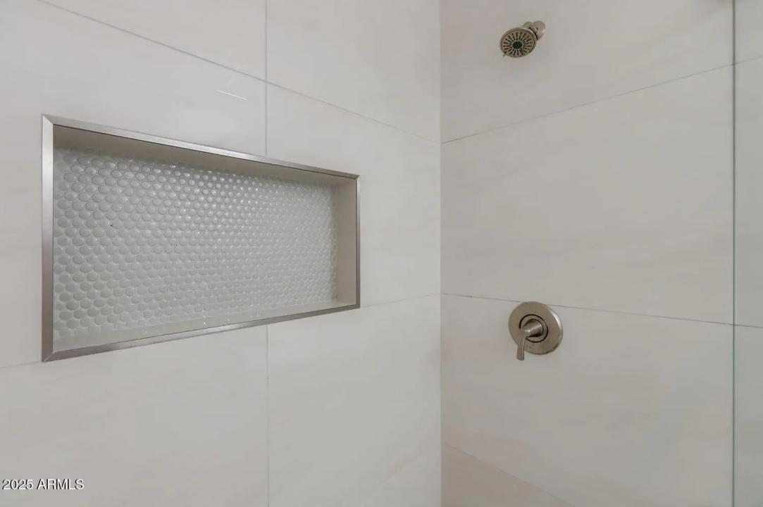 Real Estate Picture 16