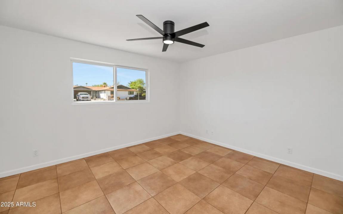 Real Estate Picture 14