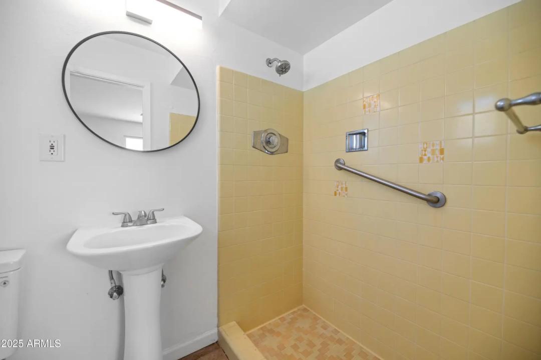 Real Estate Picture 10
