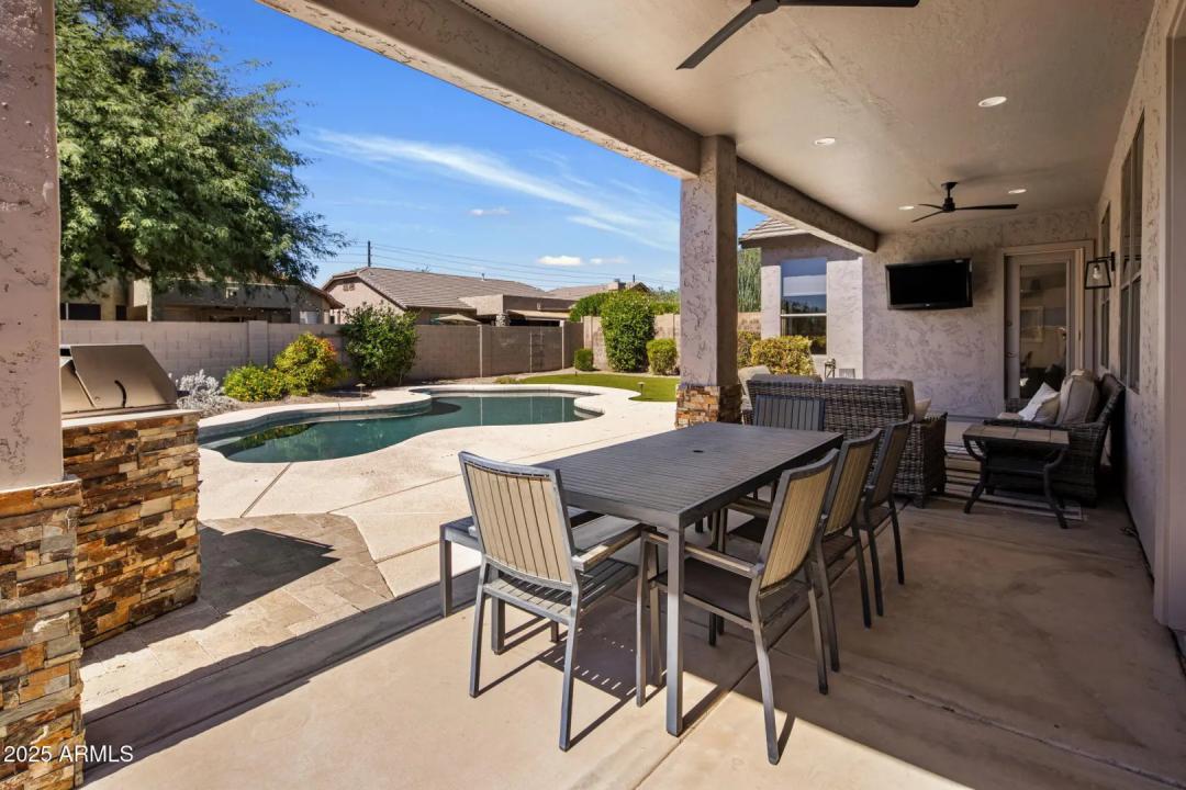 Real Estate Picture 24