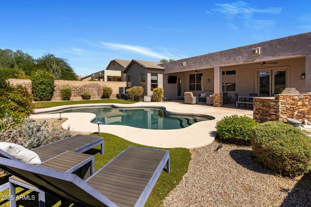 Real Estate Picture 3
