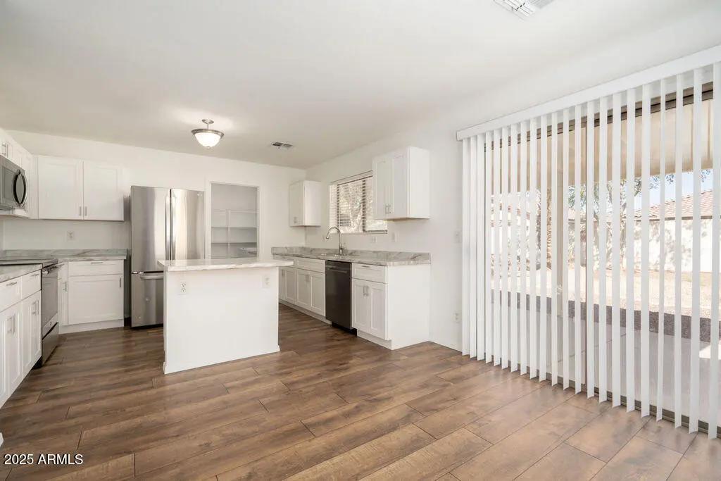 Real Estate Picture 4