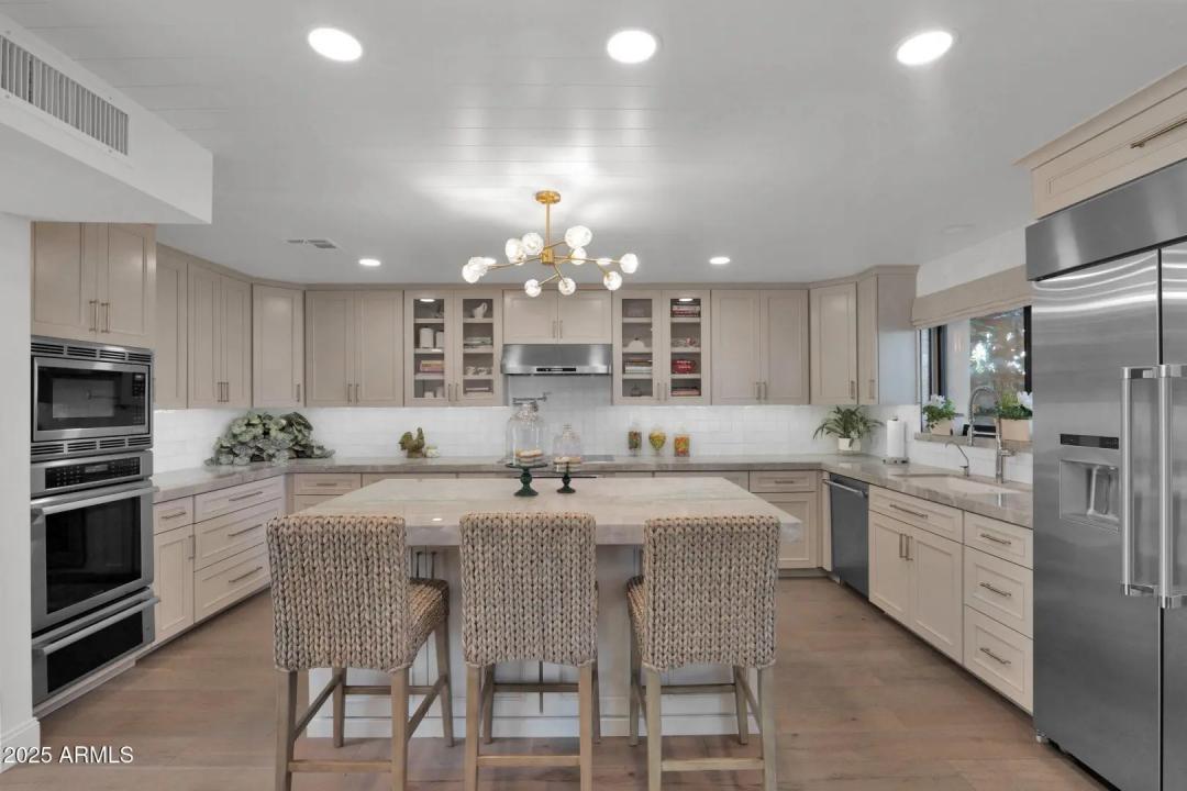 Real Estate Picture 6