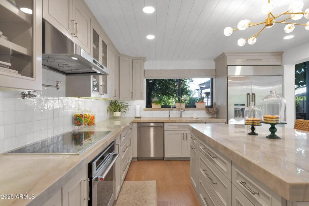 Real Estate Picture 7