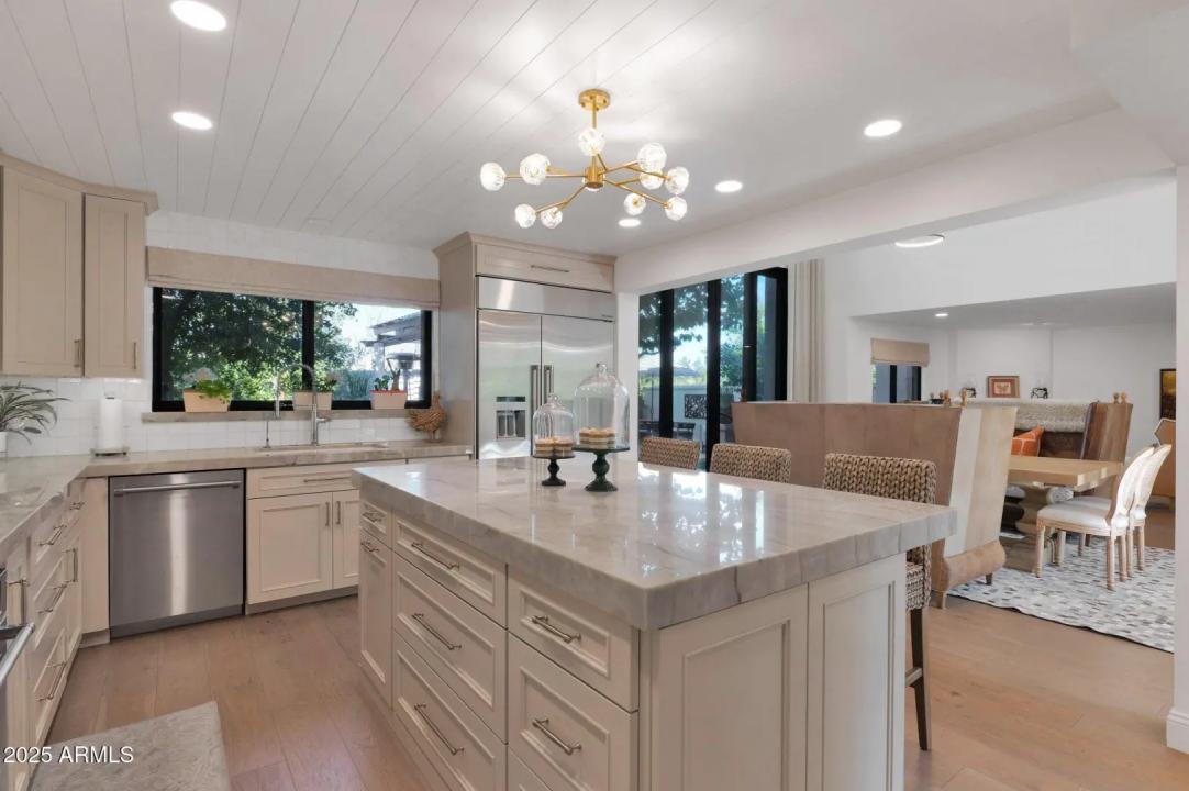 Real Estate Picture 8