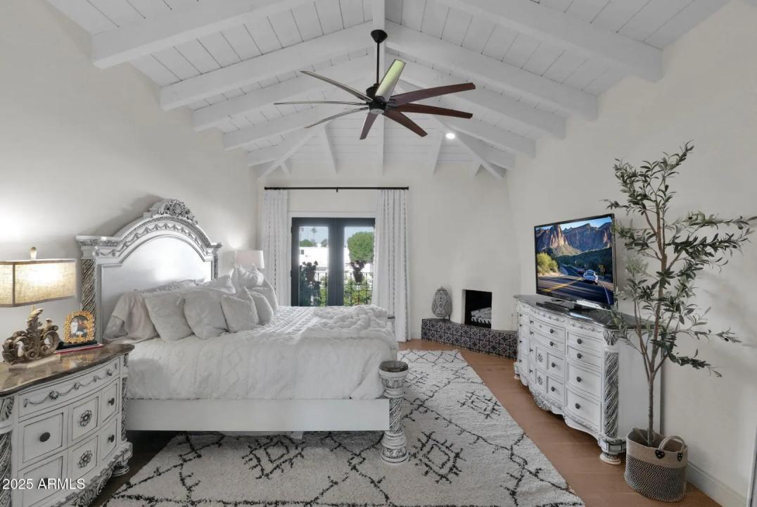 Real Estate Picture 16