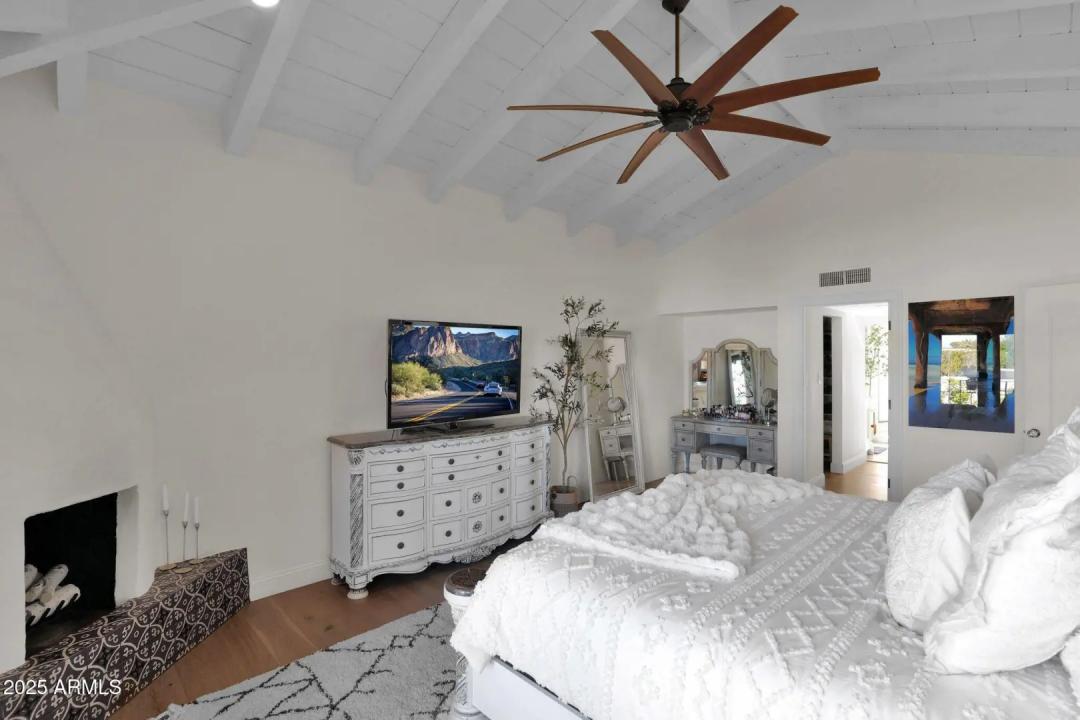 Real Estate Picture 17