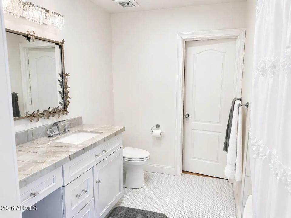 Real Estate Picture 16