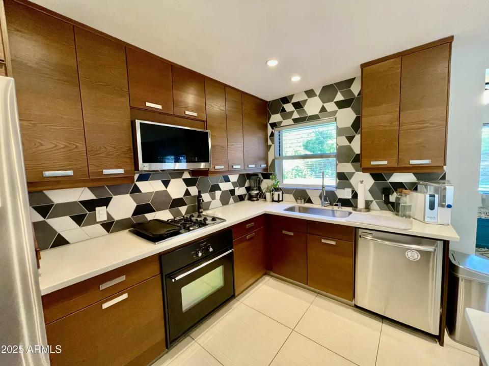 Real Estate Picture 17