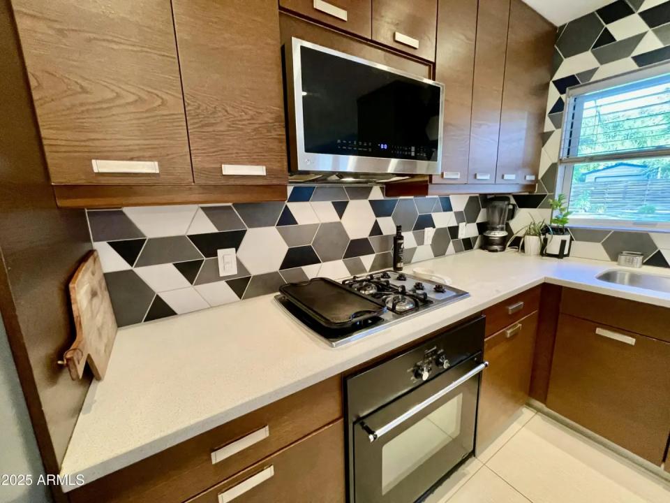 Real Estate Picture 18