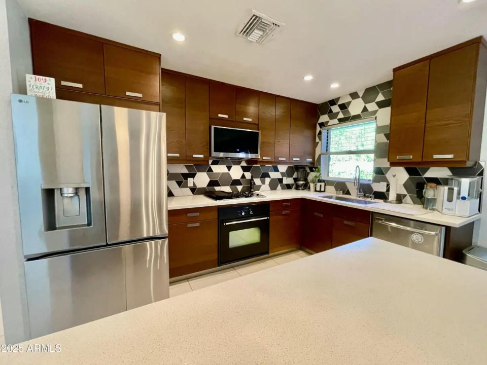 Real Estate Picture 16
