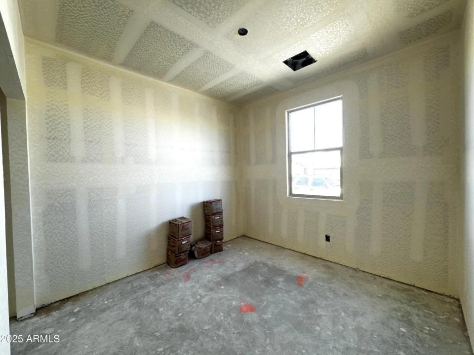 Real Estate Picture 3