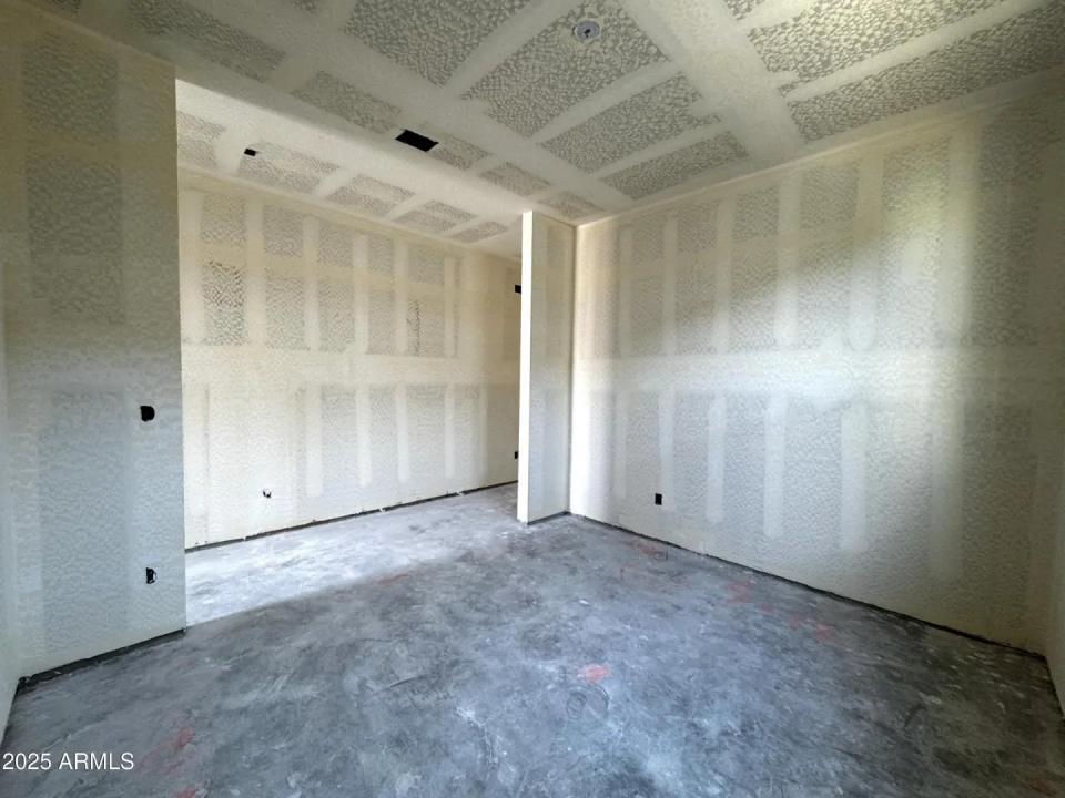 Real Estate Picture 4