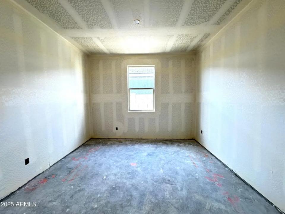 Real Estate Picture 5