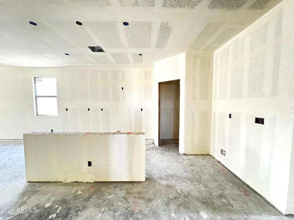 Real Estate Picture 6