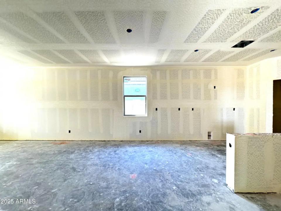 Real Estate Picture 8