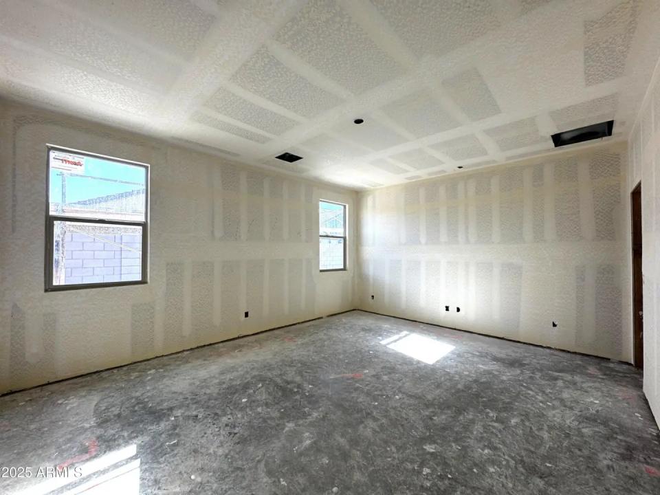 Real Estate Picture 11