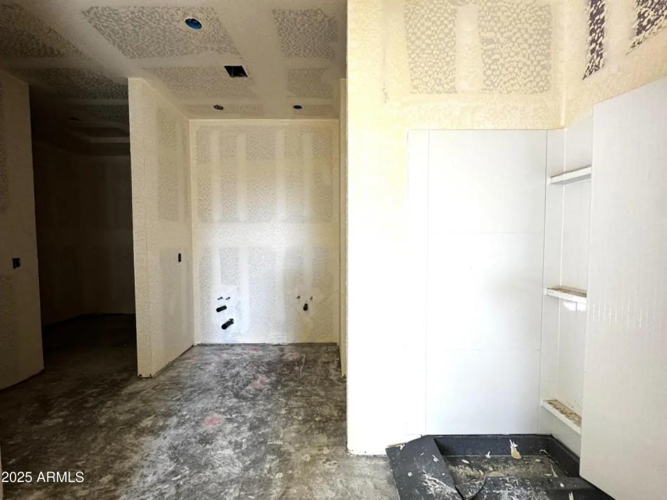 Real Estate Picture 12