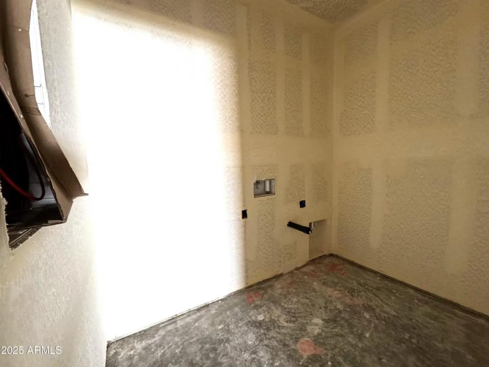 Real Estate Picture 14