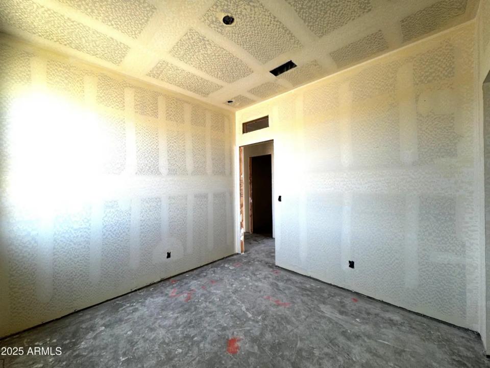 Real Estate Picture 18