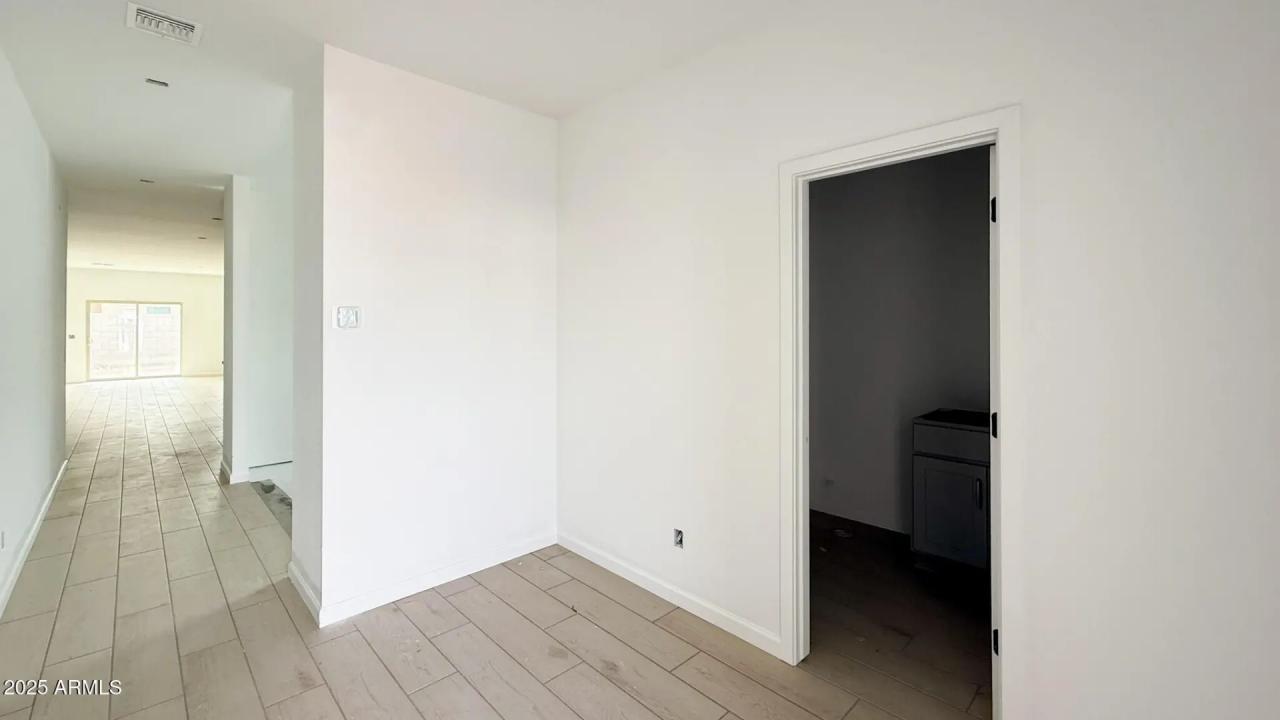 Real Estate Picture 3